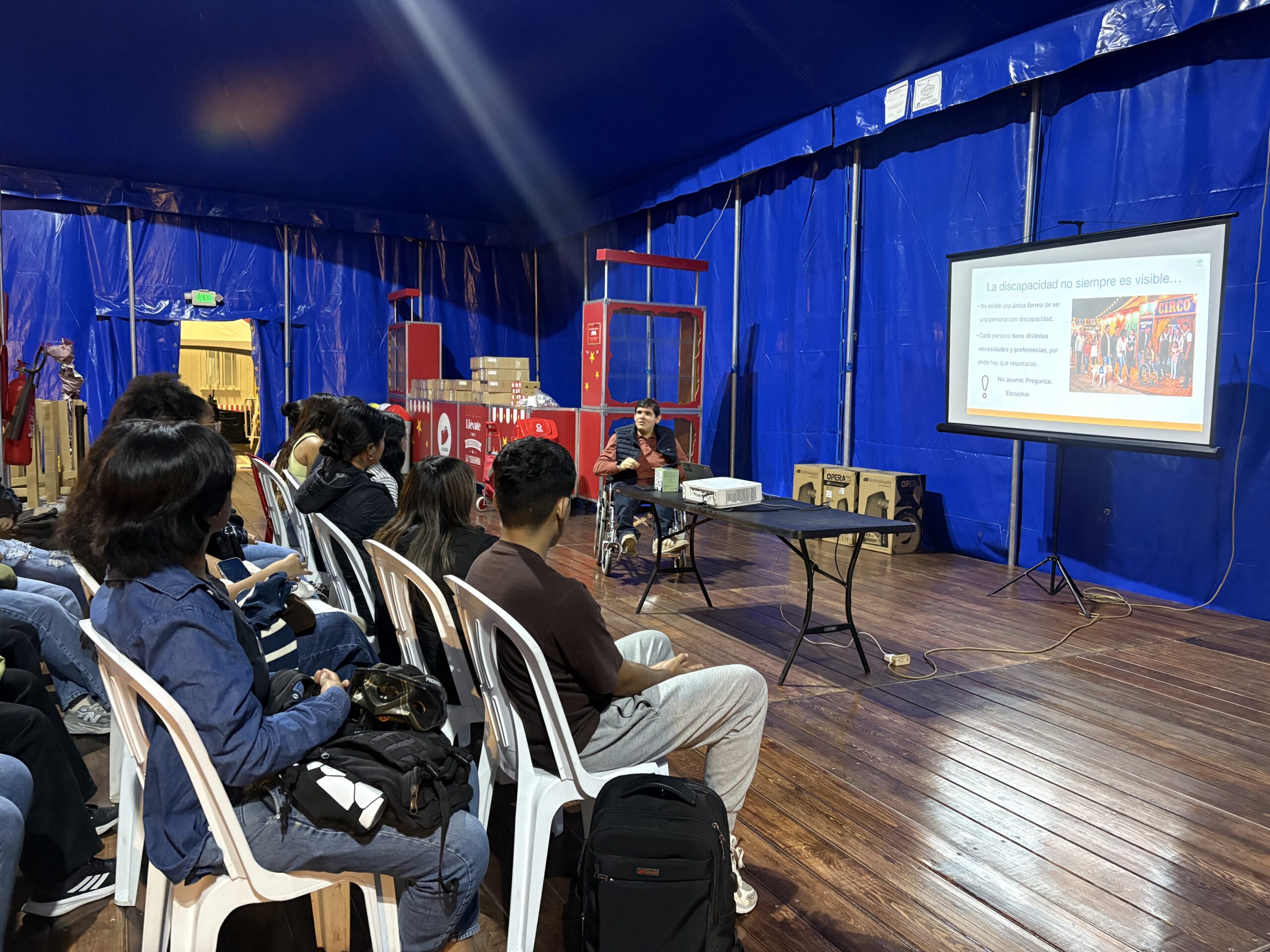 Charla al personal de atención a l cliente- La Tarumba